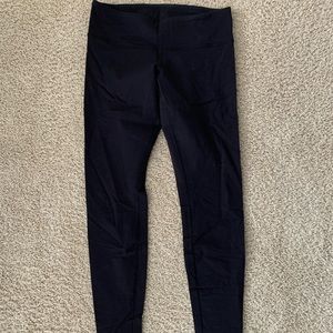 Size 8 lululemon mid-rise wunder under leggings